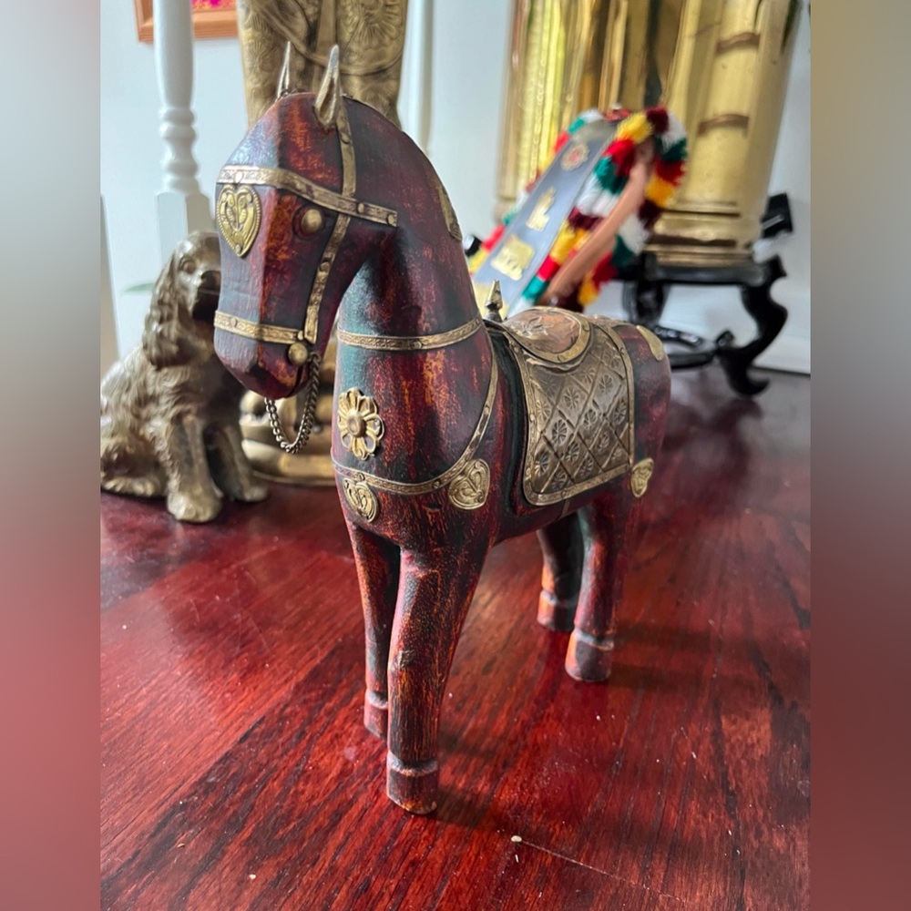 Vintage style carved wooden horse statue / figurine with metal and nail detail